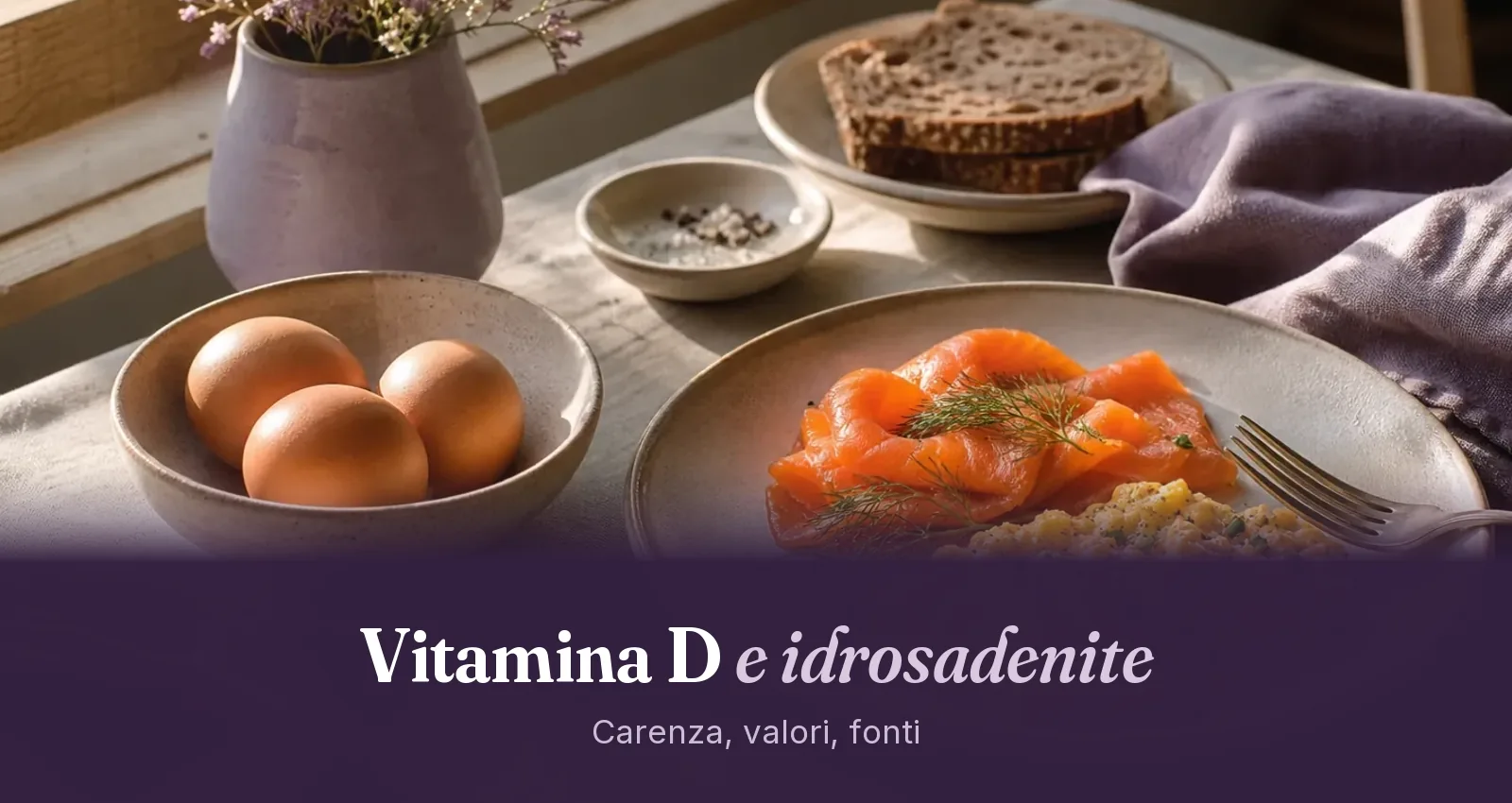 Colazione alla luce della finestra con uova strapazzate, salmone affumicato, uova sode e pane di segale